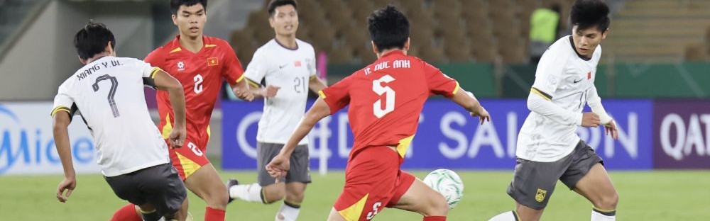 世界杯比赛直播地址-向余望关键进球助U23国足进决赛，父亲喝酒庆祝到早上